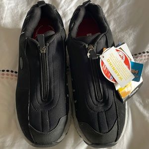 Men’s STEEL TOE running shoe. Zip up.